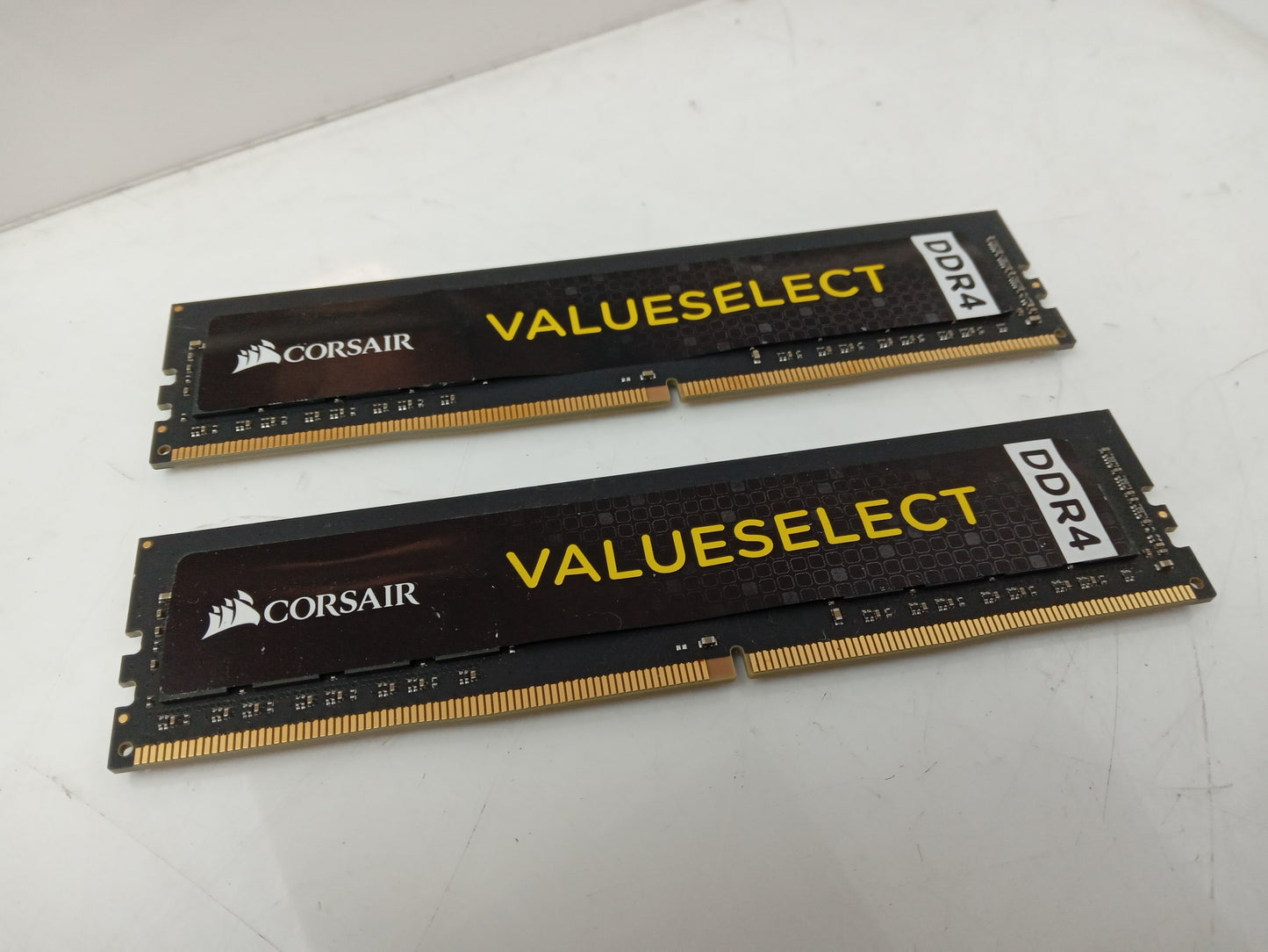 Corsair Value Select 8GB (2x4GB) 2400 MHz DDR4-2400 PC4-19200 RAM CMV4GX4M1A2400C16