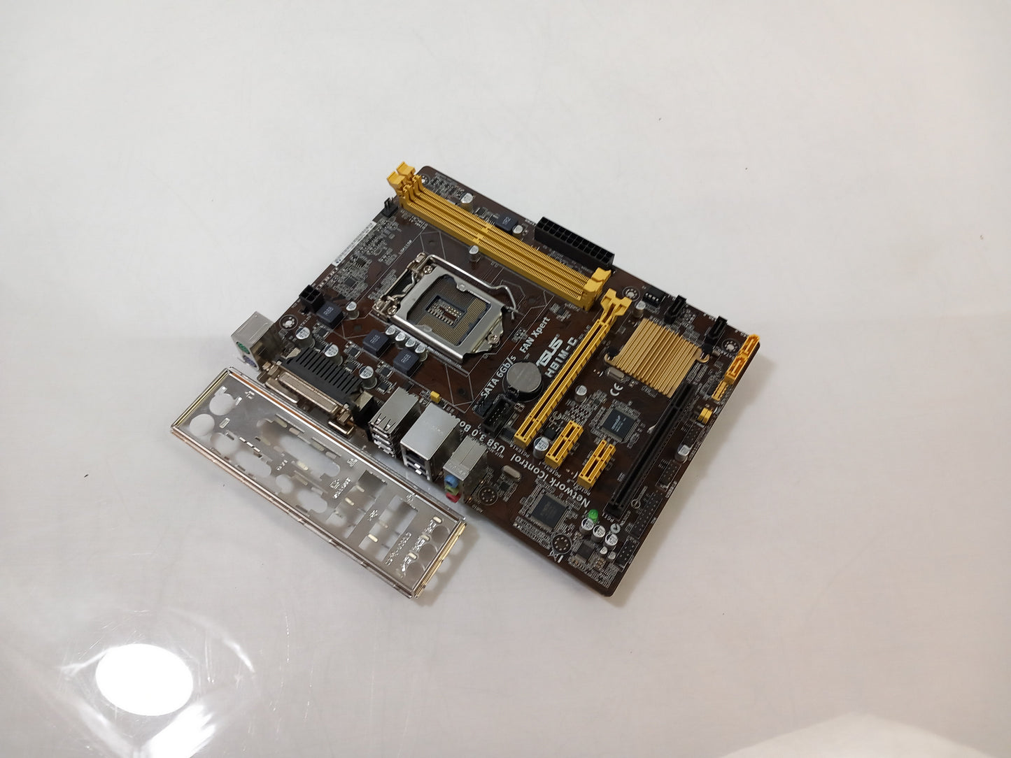 ASUS HB1M-C Socket LGA1150 DDR3 Micro ATX Motherboard With I/O Shield