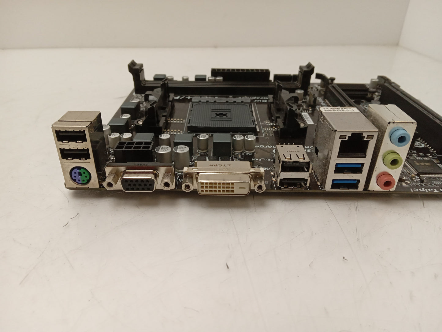 GIGABYTE GA-F2A88XM-DS2 AMD FM2/FM2+ DDR3 Micro ATX Motherboard With I/O Shield