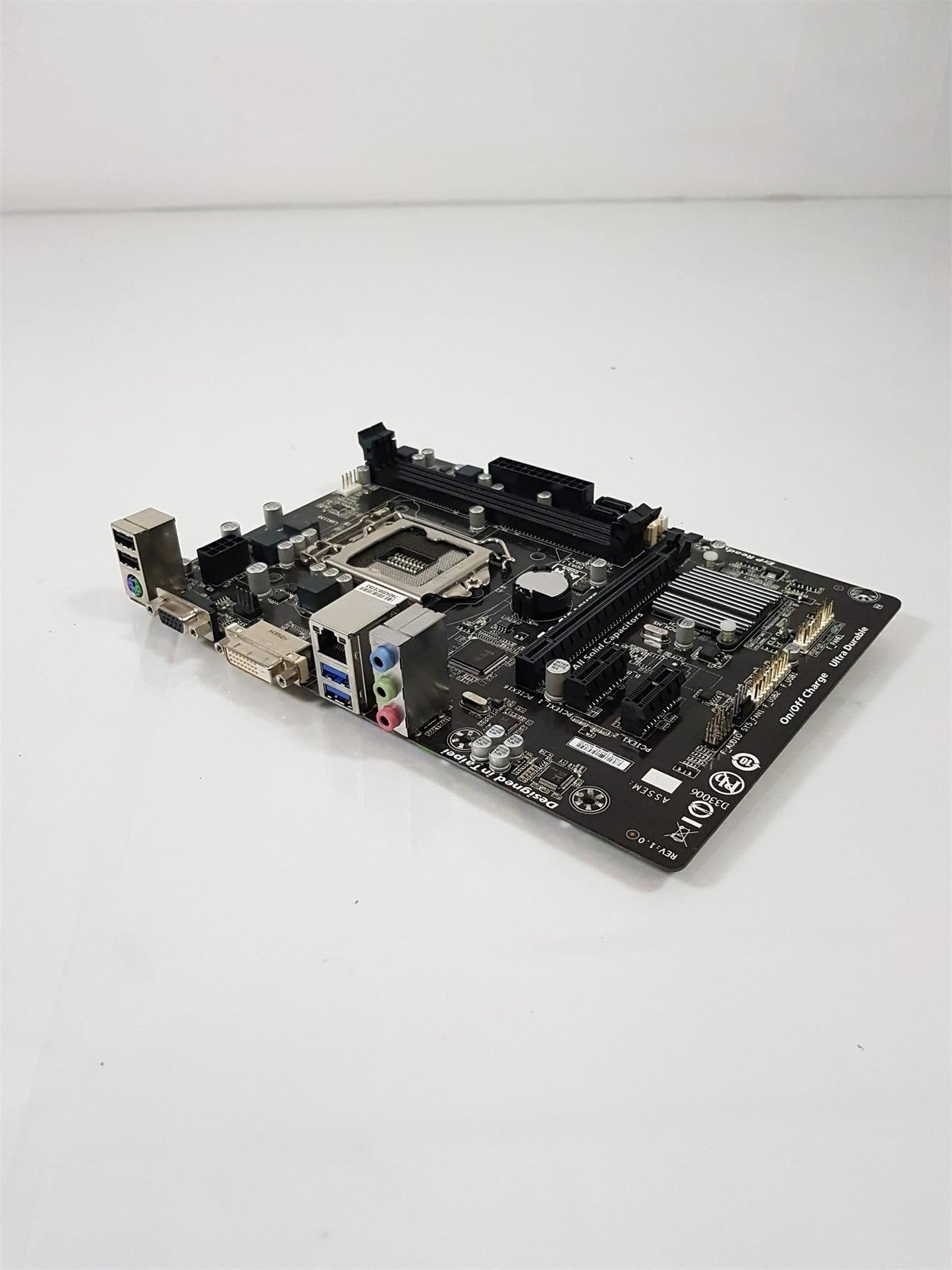 GIGABYTE GA-H81M-DS2V Socket LGA1150 DDR3 Micro ATX Motherboard