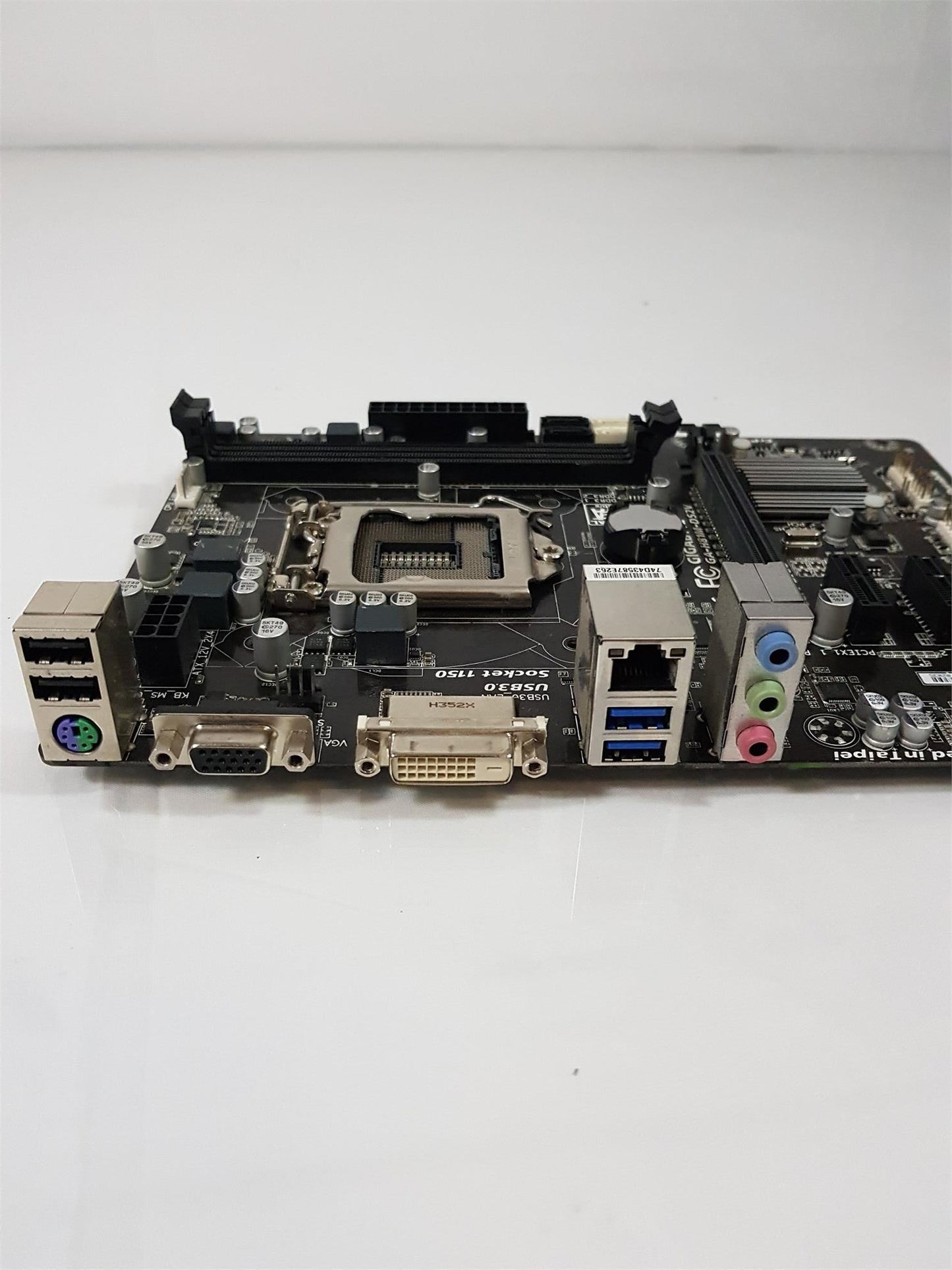 GIGABYTE GA-H81M-DS2V Socket LGA1150 DDR3 Micro ATX Motherboard