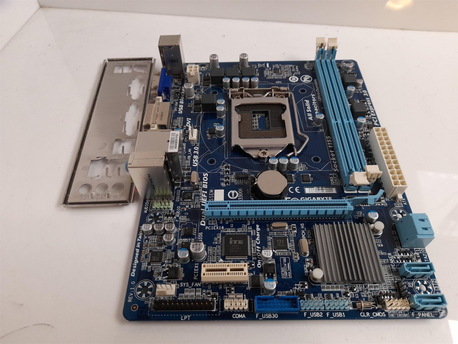 GIGABYTE GA-H61M-USB3V Socket LGA1155 Micro ATX Motherboard With I/O Shield