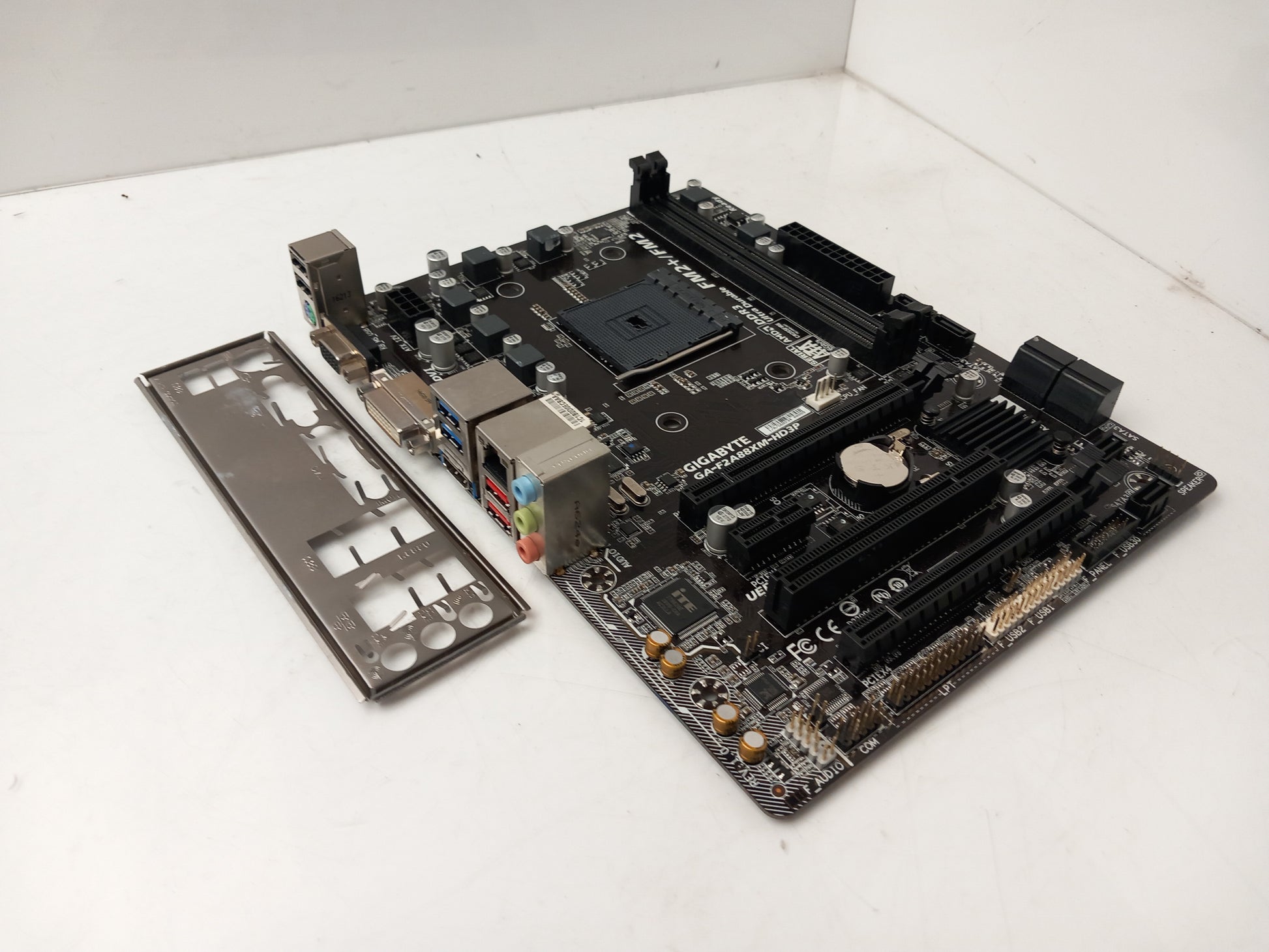 Gigabyte GA-F2A88XM-HD3P Socket FM2/FM2+ DDR3 MicroATX Motherboard With I/O Shield