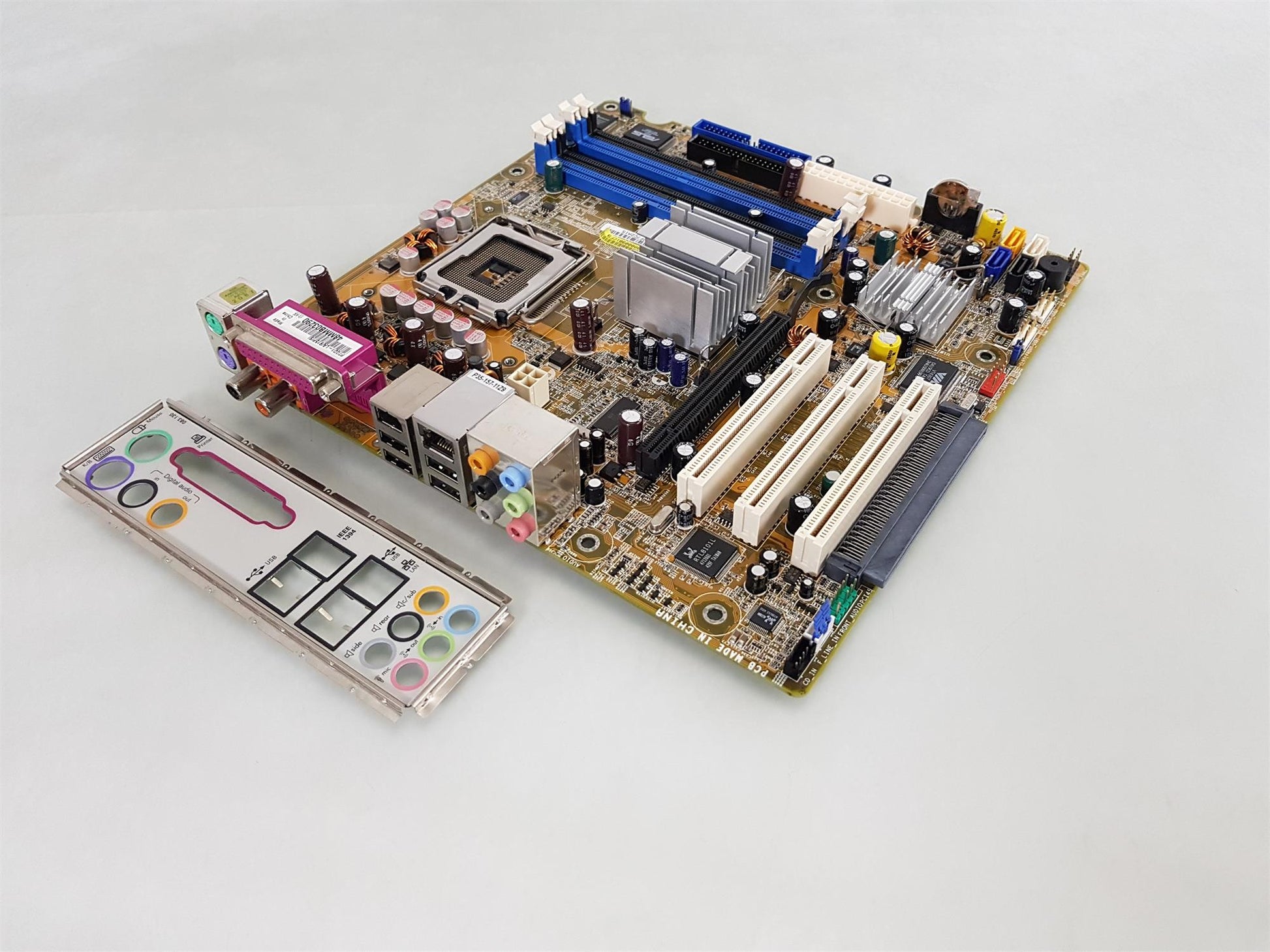 ASUS PTGD1-LA Socket LGA775 DDR MicroATX Motherboard with I/O Shield