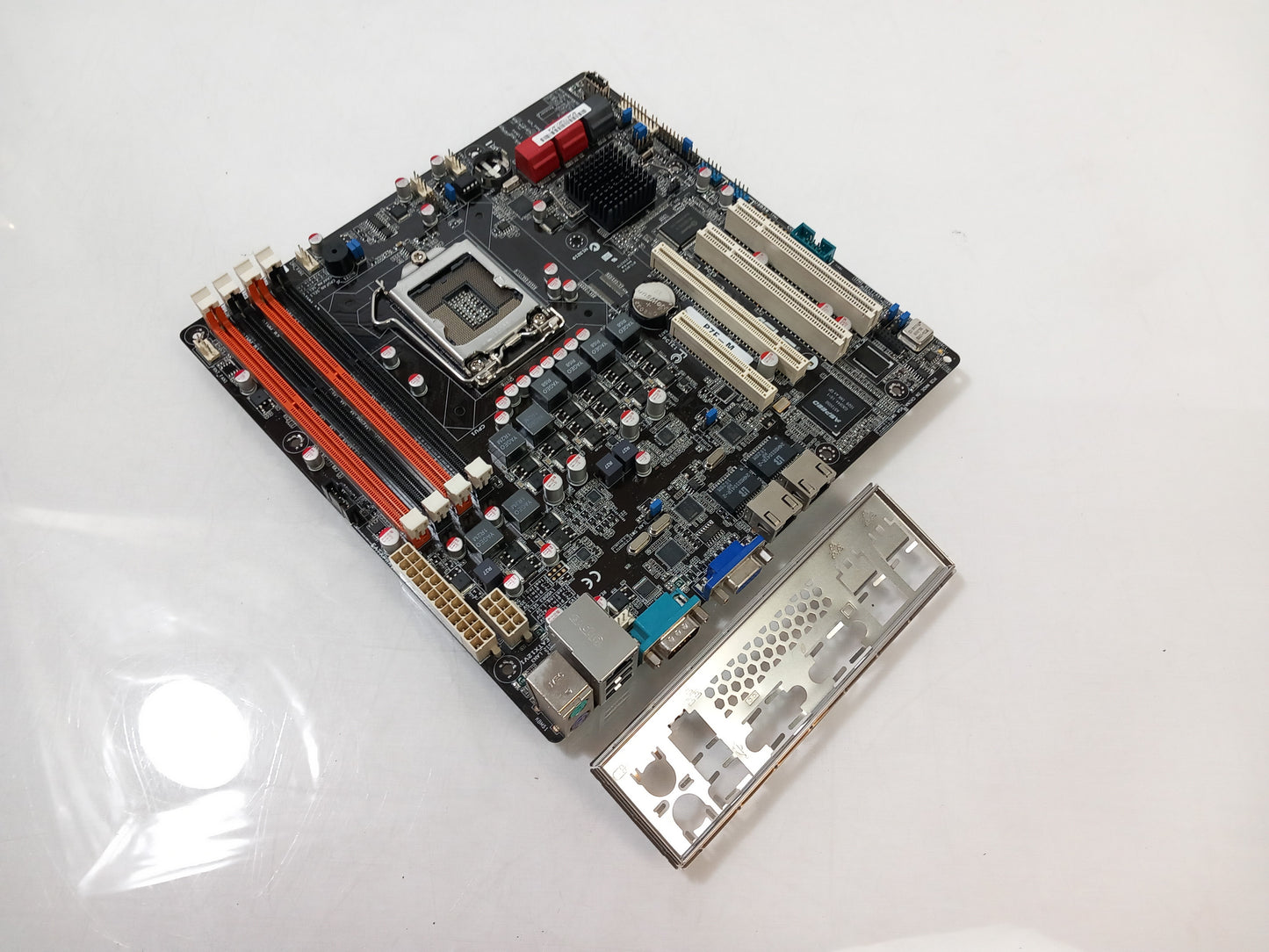 ASUS P7F-M Socket LGA 1156 DDR3 Motherboard With I/O Shield