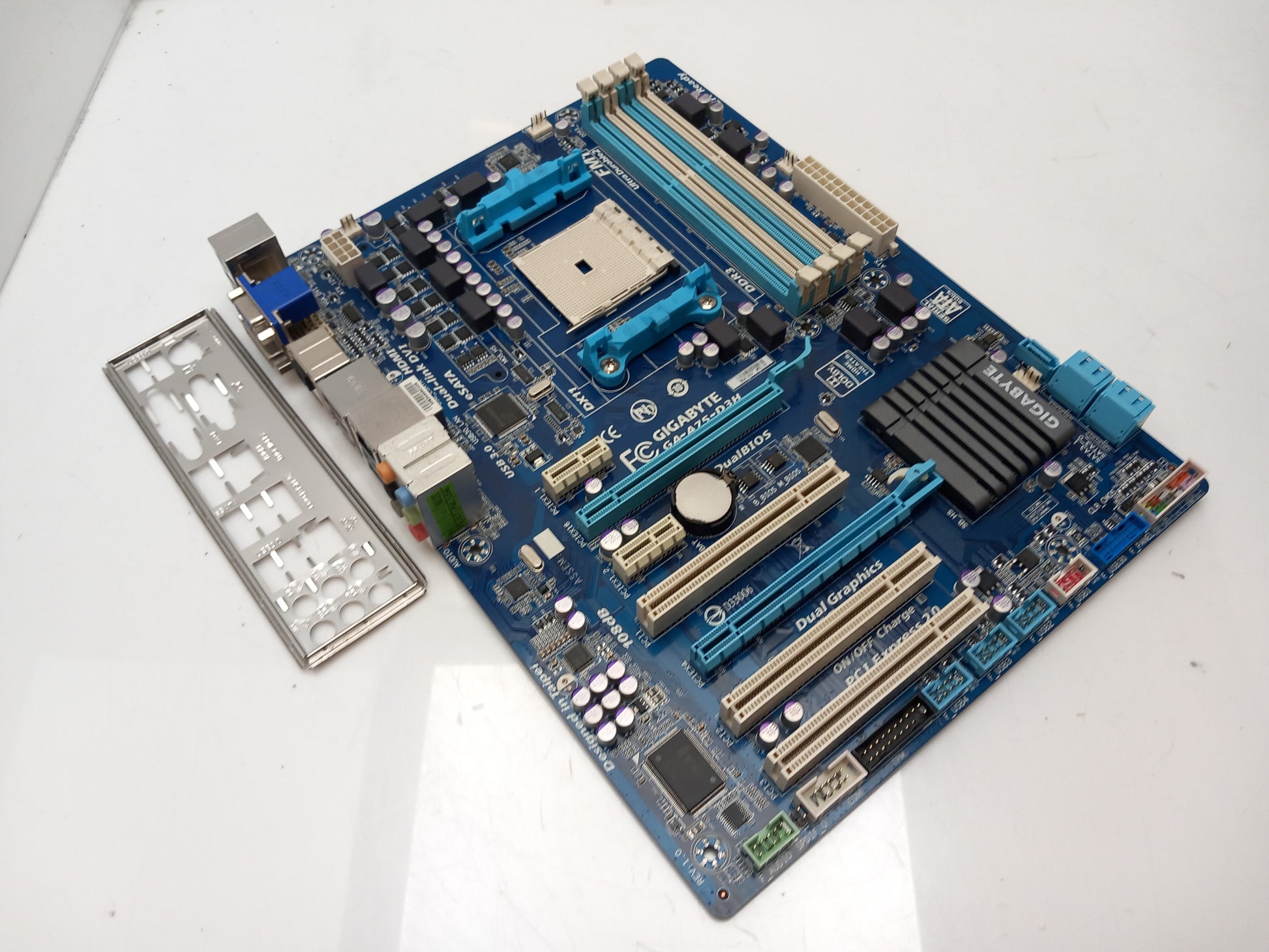 Gigabyte GA-A75-D3H Socket FM1 DDR3 ATX Motherboard With I/O Shield 