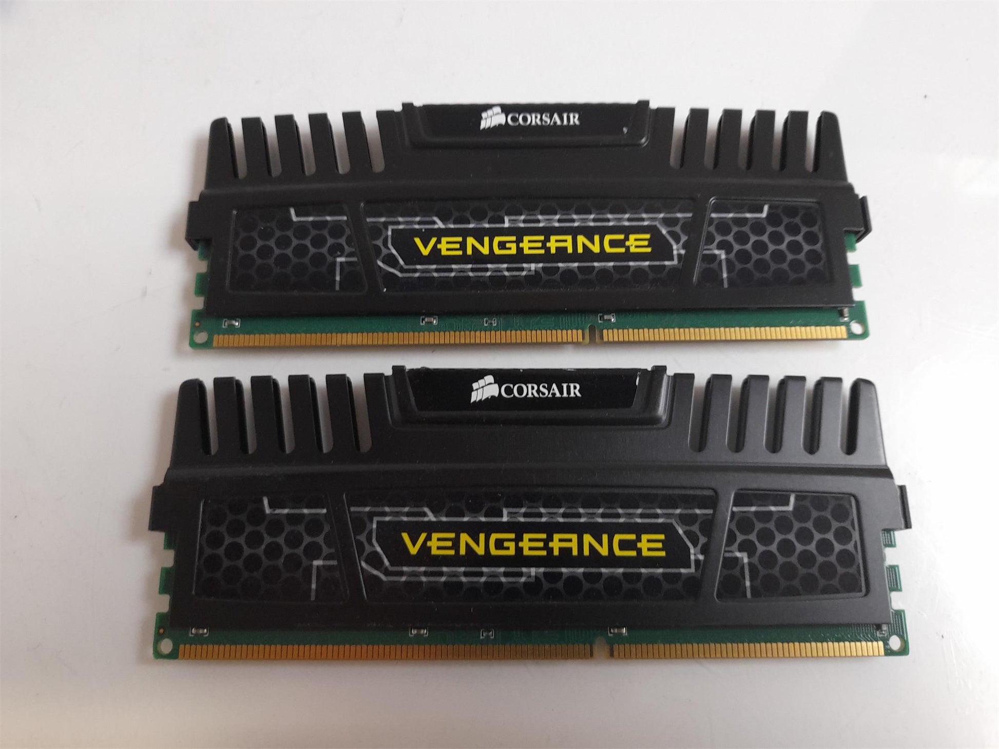 Corsair Vengeance 8GB(2x4GB) 1600 MHz DDR3-1600 PC3-12800U RAM CMZ8GX3M2A1600C9